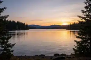 9 Lakeside Hiking Destinations with Incredible Sunsets: a Sunset Trail Guide